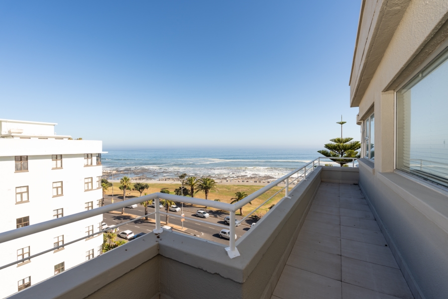 To Let 4 Bedroom Property for Rent in Sea Point Western Cape